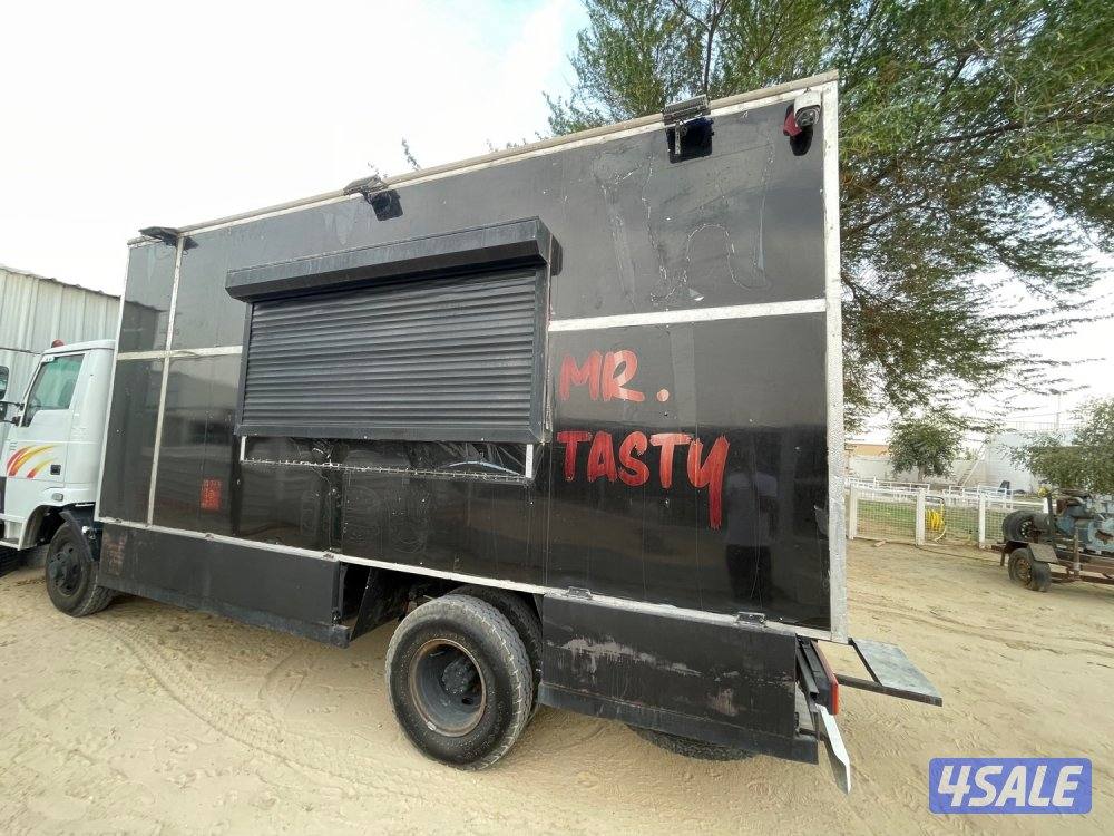 للبيع فود ترك معه الرخصه اربع انشطه غير قابل للمساومه0