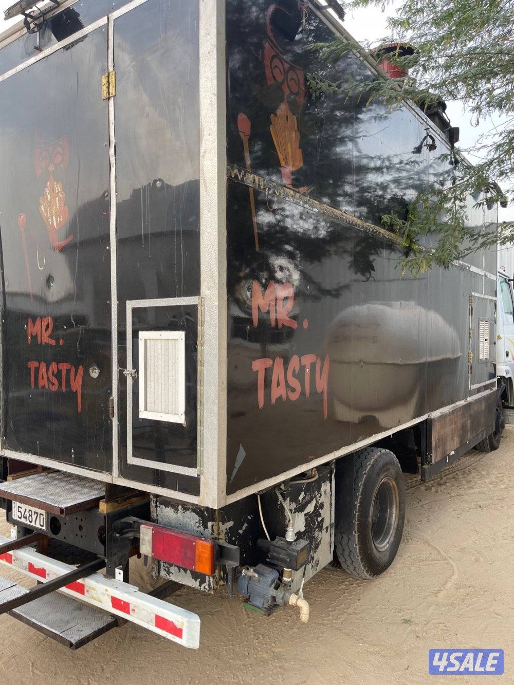 للبيع فود ترك معه الرخصه اربع انشطه غير قابل للمساومه1