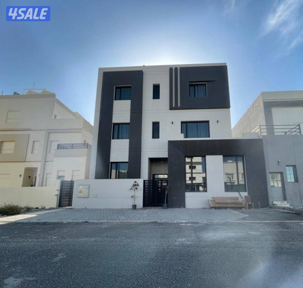 شاليه للبيع صف ثاني من البحر موقع مميز تشطيب VIB0