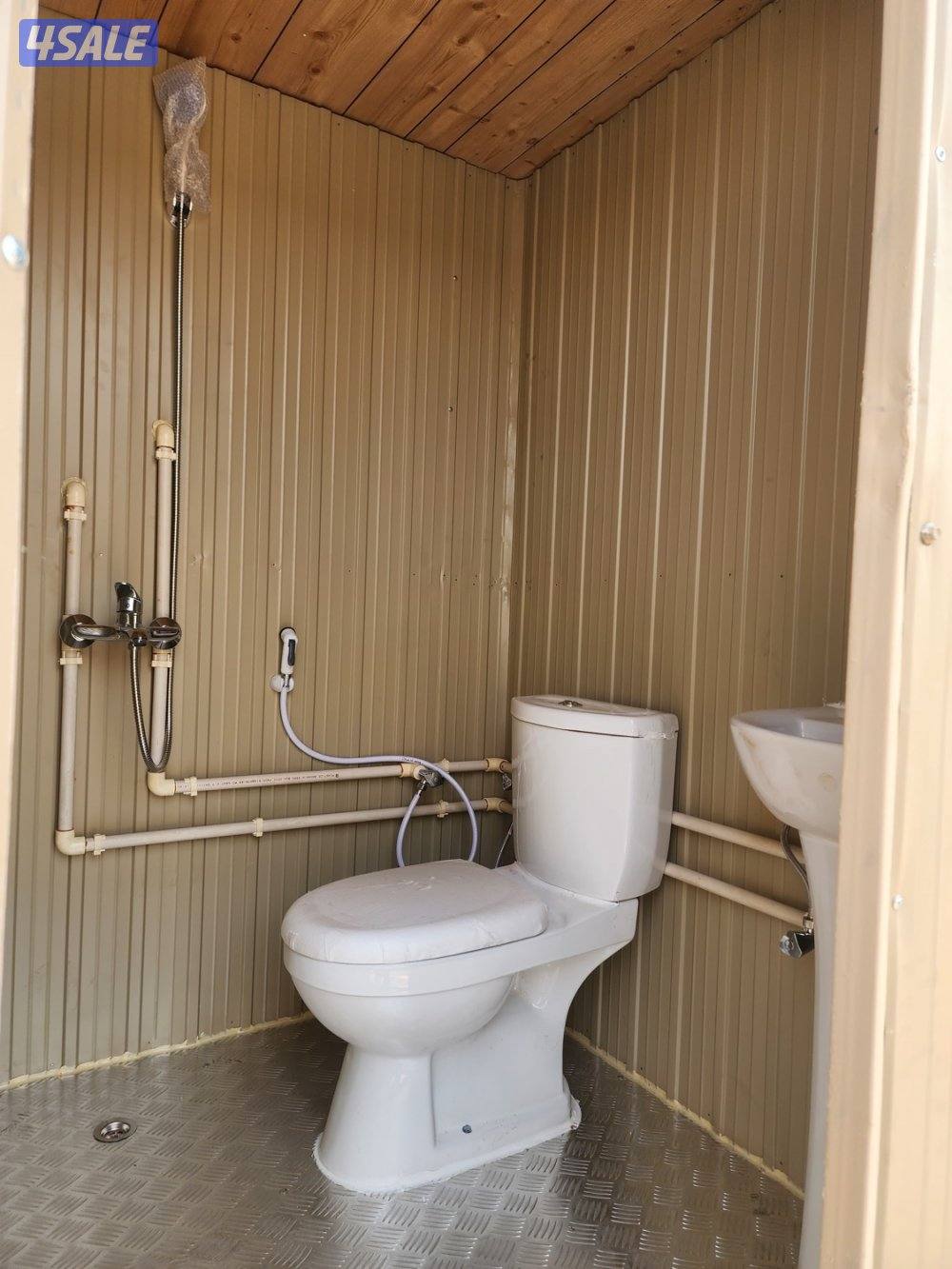 غرفة ثابتة ٢.٥ في ٣.٦٦ ديكور خشب مع دورة مياه ومطبخ1