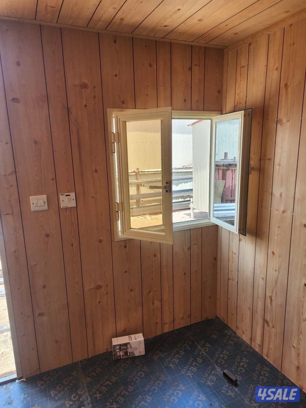 غرفة ثابتة ٢.٥ في ٣.٦٦ ديكور خشب مع دورة مياه ومطبخ5