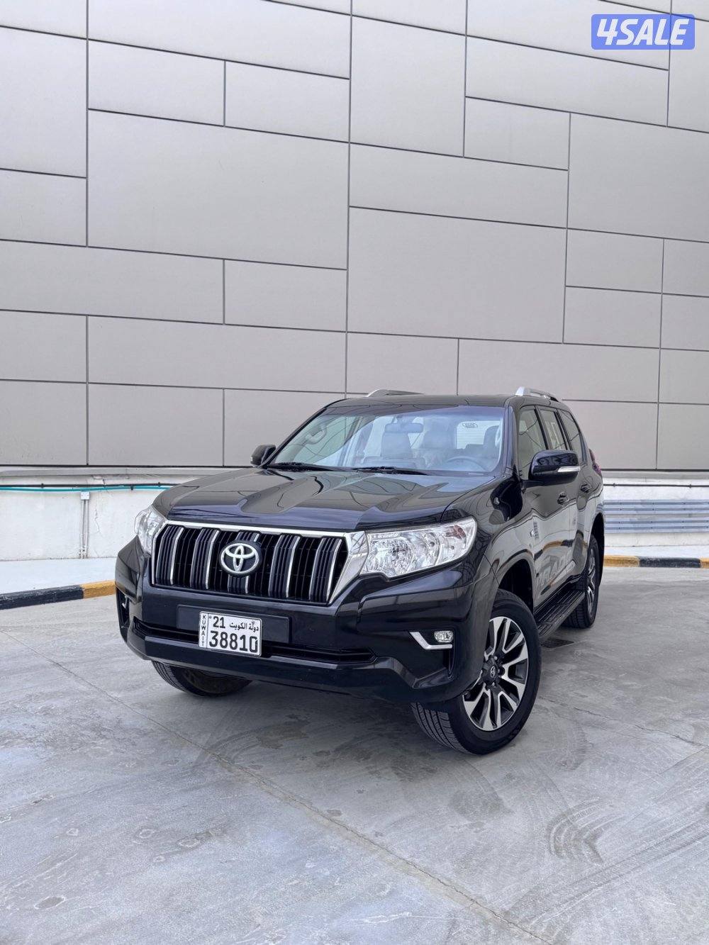 للبيع تويوتا برادو TXL موديل 2022  عداد 77 صبغ الوكالة0