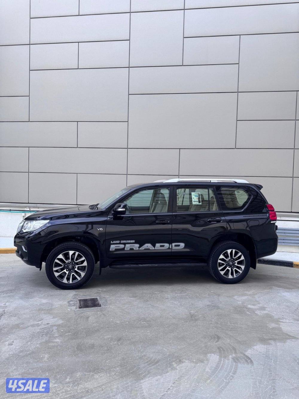 للبيع تويوتا برادو TXL موديل 2022  عداد 77 صبغ الوكالة3