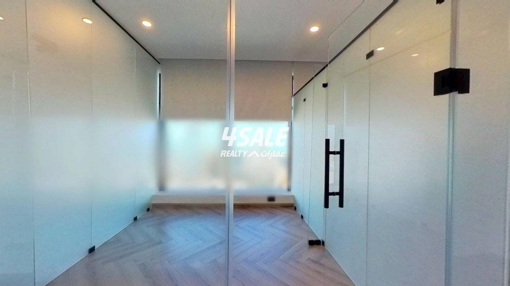 متوفر مكتب تجاري في برج كتير راقي بموقع متميز بشرق المساحه ٦٧ م3