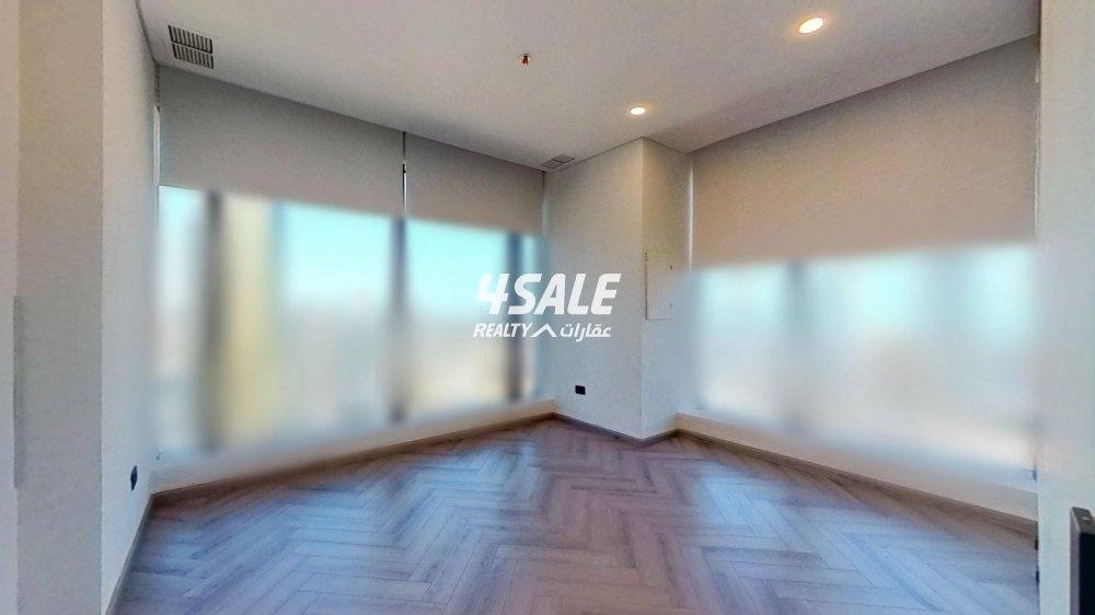 متوفر مكتب تجاري في برج كتير راقي بموقع متميز بشرق المساحه ٦٧ م4