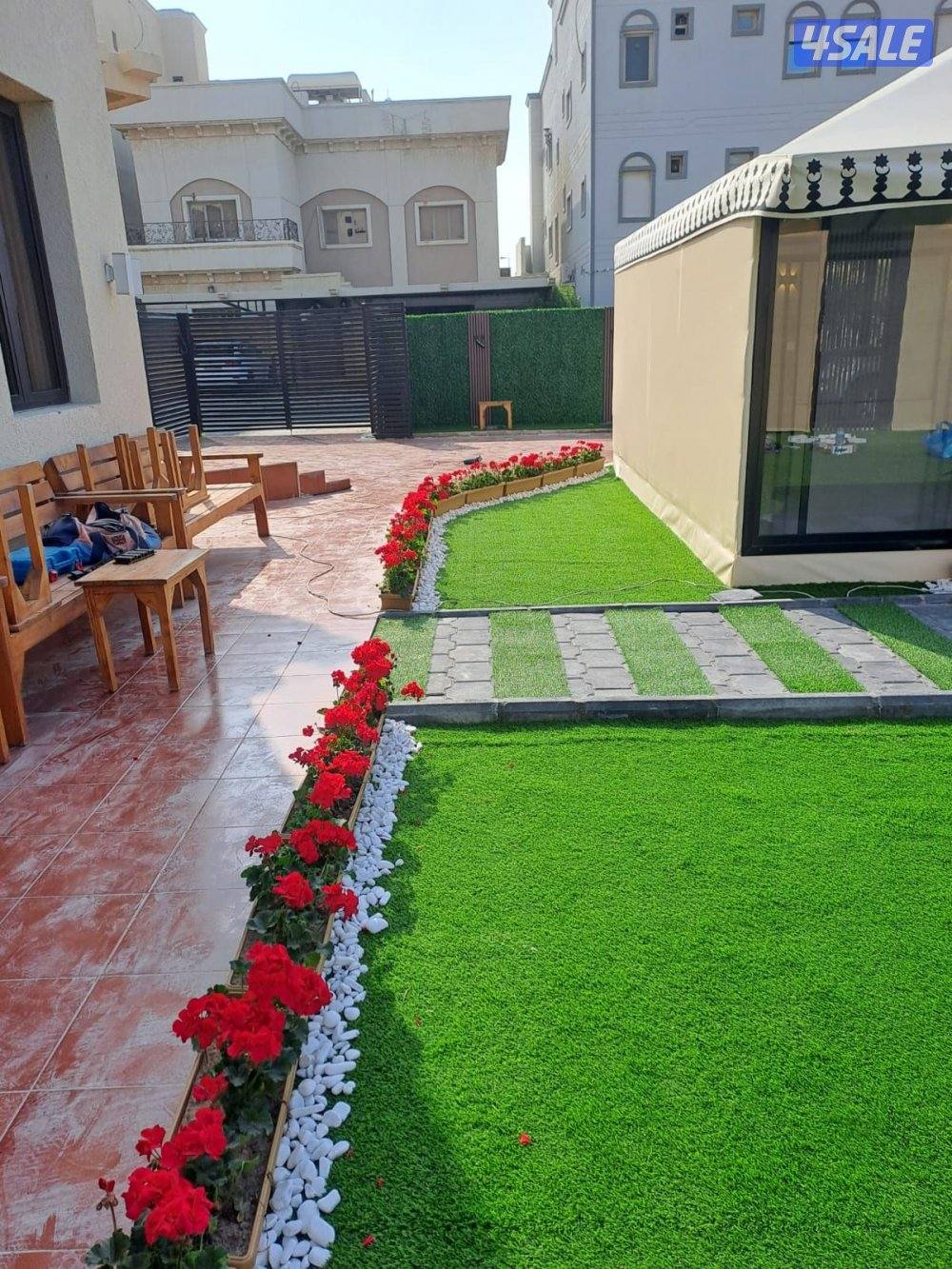 تنسيق حدائق شامله تركيب بلاط متداخل وكربستون ثيل صناعي وكبيعي بديل خشب4