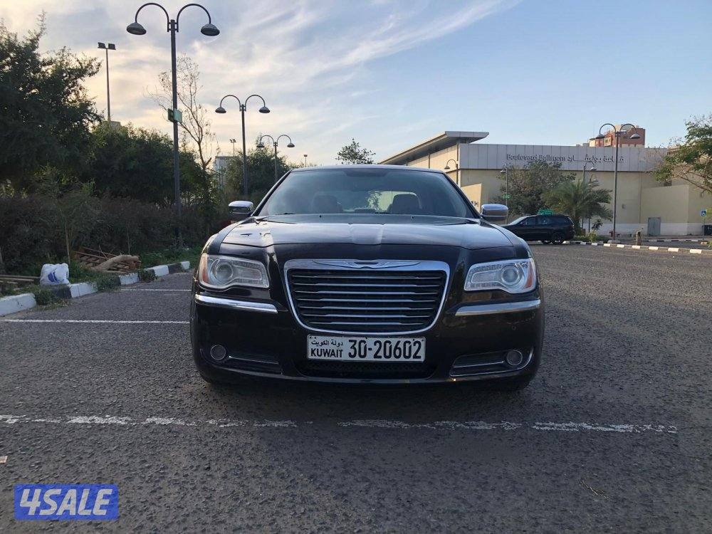 كرايزلر C300 هيمي 8 سلندر 2013 بحالة فوق الممتازة2