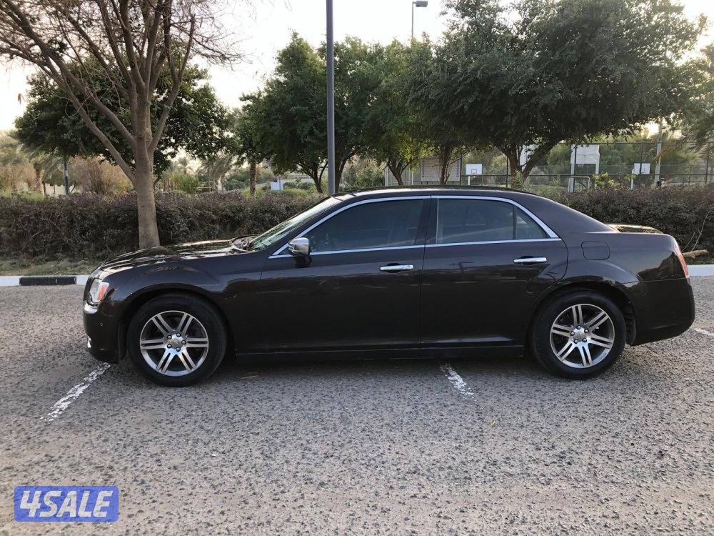 كرايزلر C300 هيمي 8 سلندر 2013 بحالة فوق الممتازة4