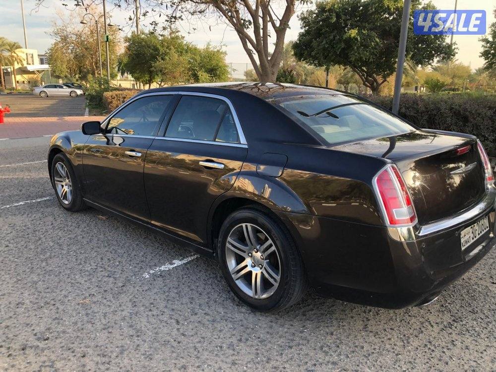 كرايزلر C300 هيمي 8 سلندر 2013 بحالة فوق الممتازة7