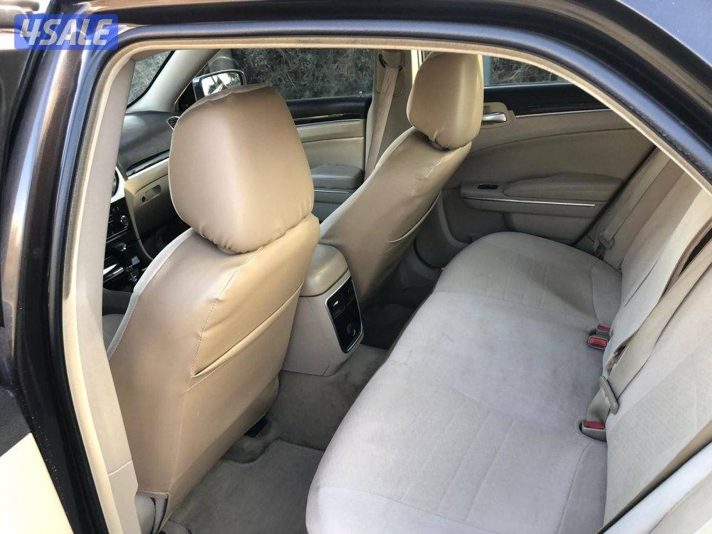 كرايزلر C300 هيمي 8 سلندر 2013 بحالة فوق الممتازة10