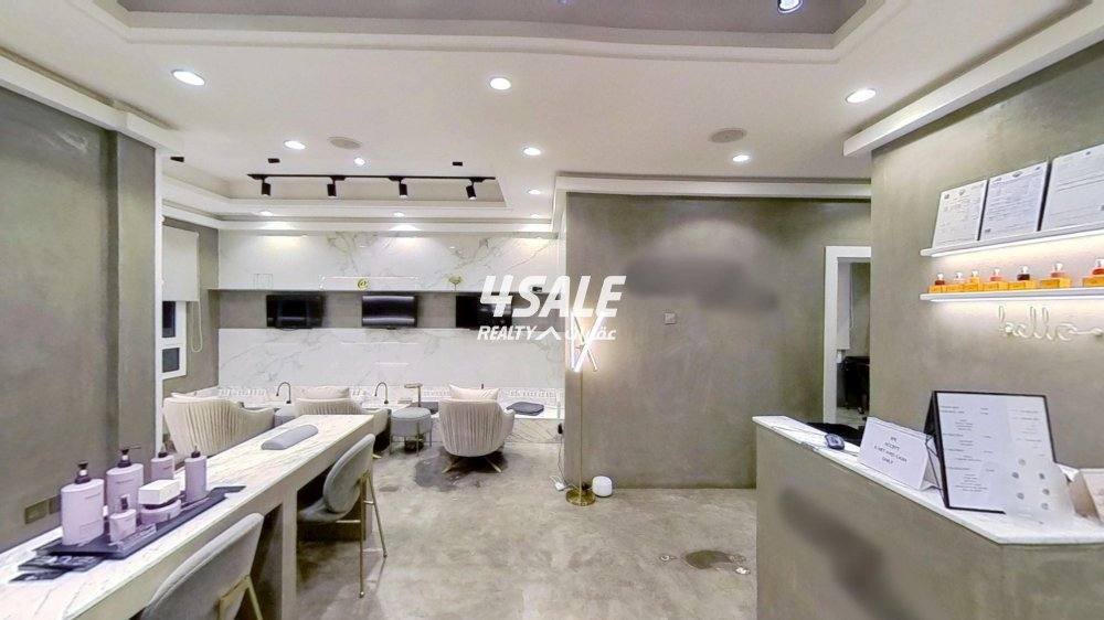 للايجار صالون سيدات في بنيد القار تشطيب راقى مساحة ٩٠ متر0
