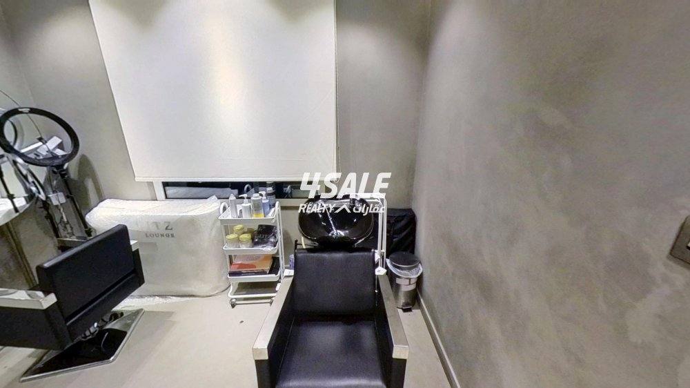 للايجار صالون سيدات في بنيد القار تشطيب راقى مساحة ٩٠ متر4