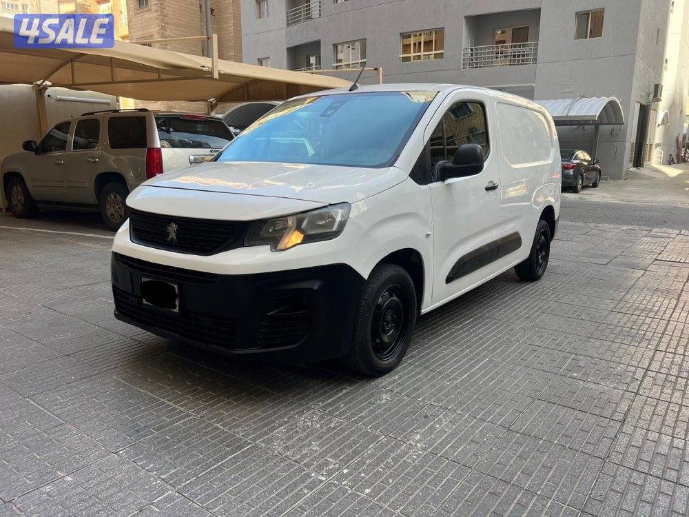 للبيع بيجو مغلق موديل ٢٠٢٢0