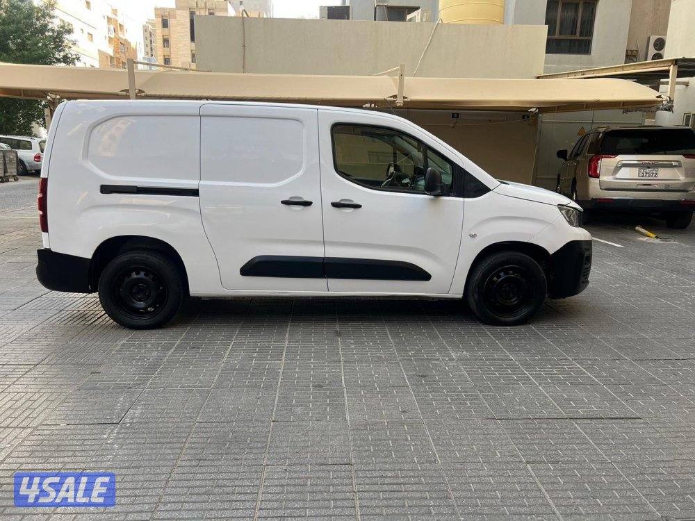 للبيع بيجو مغلق موديل ٢٠٢٢1