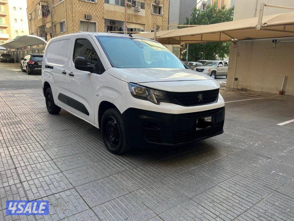 للبيع بيجو مغلق موديل ٢٠٢٢3