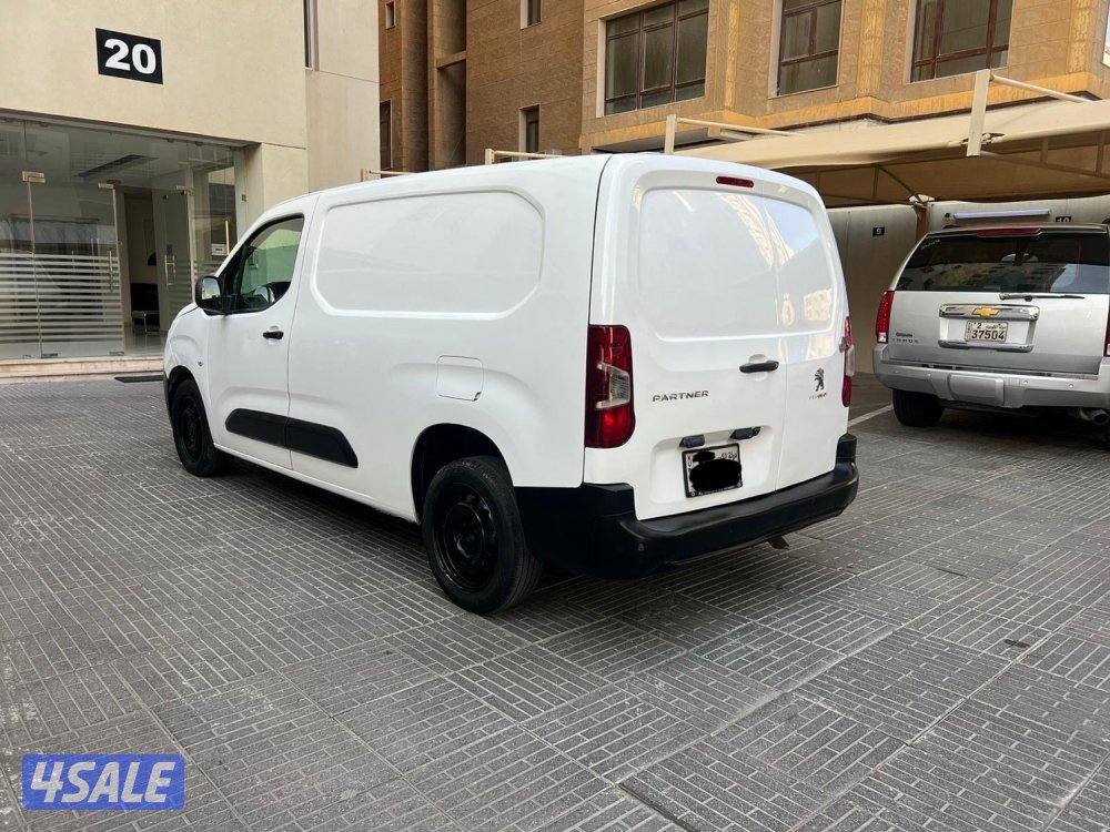 للبيع بيجو مغلق موديل ٢٠٢٢2