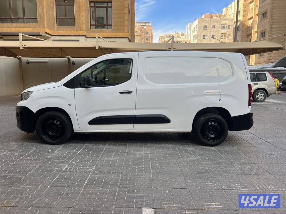 للبيع بيجو مغلق موديل ٢٠٢٢5