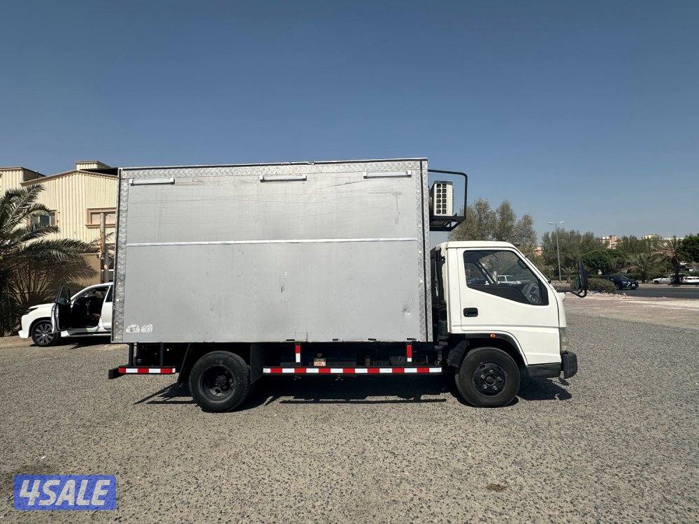 للبيع بقاله متنقله مع رخصتها والتحويل0