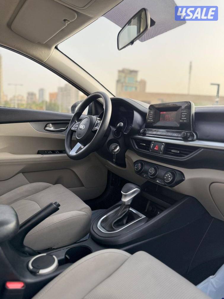 كيا سيراتو موديل 2021 عداد 90 الف 
ماكينه 1600cc
صبغ الوكاله9