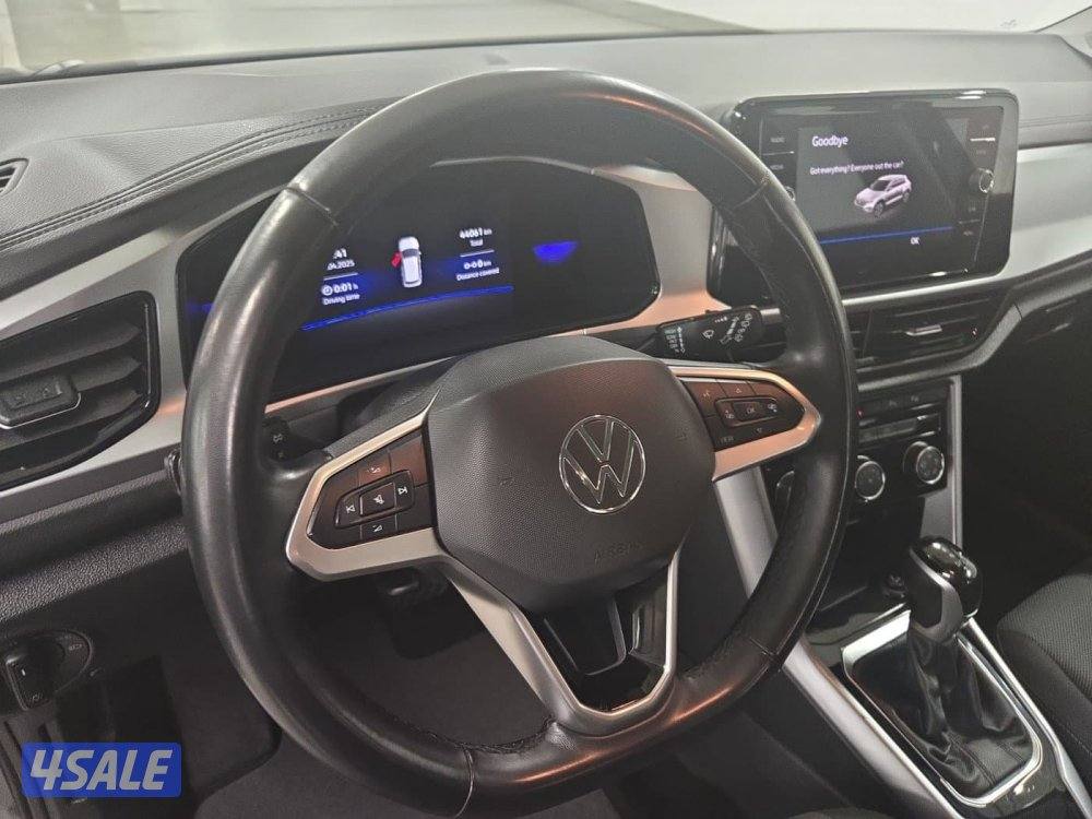volkswagen T-Roc10