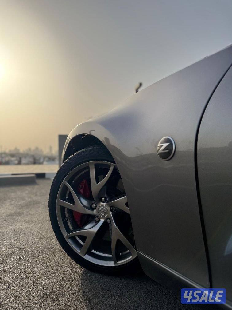 Nissan Z370
موديل 2016 
عداد 119 الف 
6 سلندر 
المواصفات:
بصمة دخول7