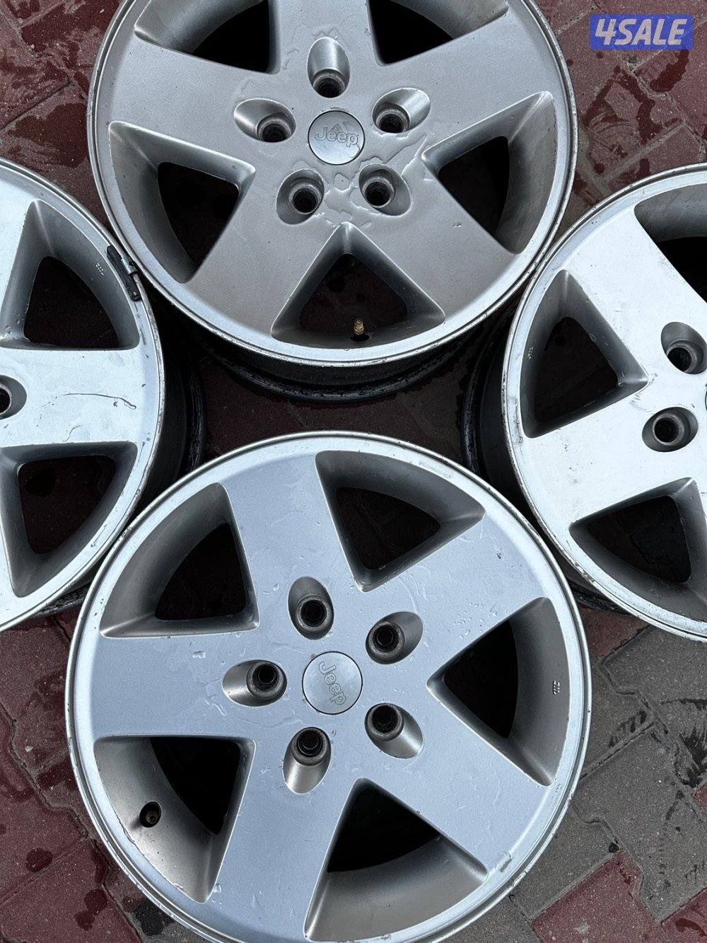 للبيع 4 رنقات وكاله للجيب رانقلر و 4 تواير دونلوب AT201