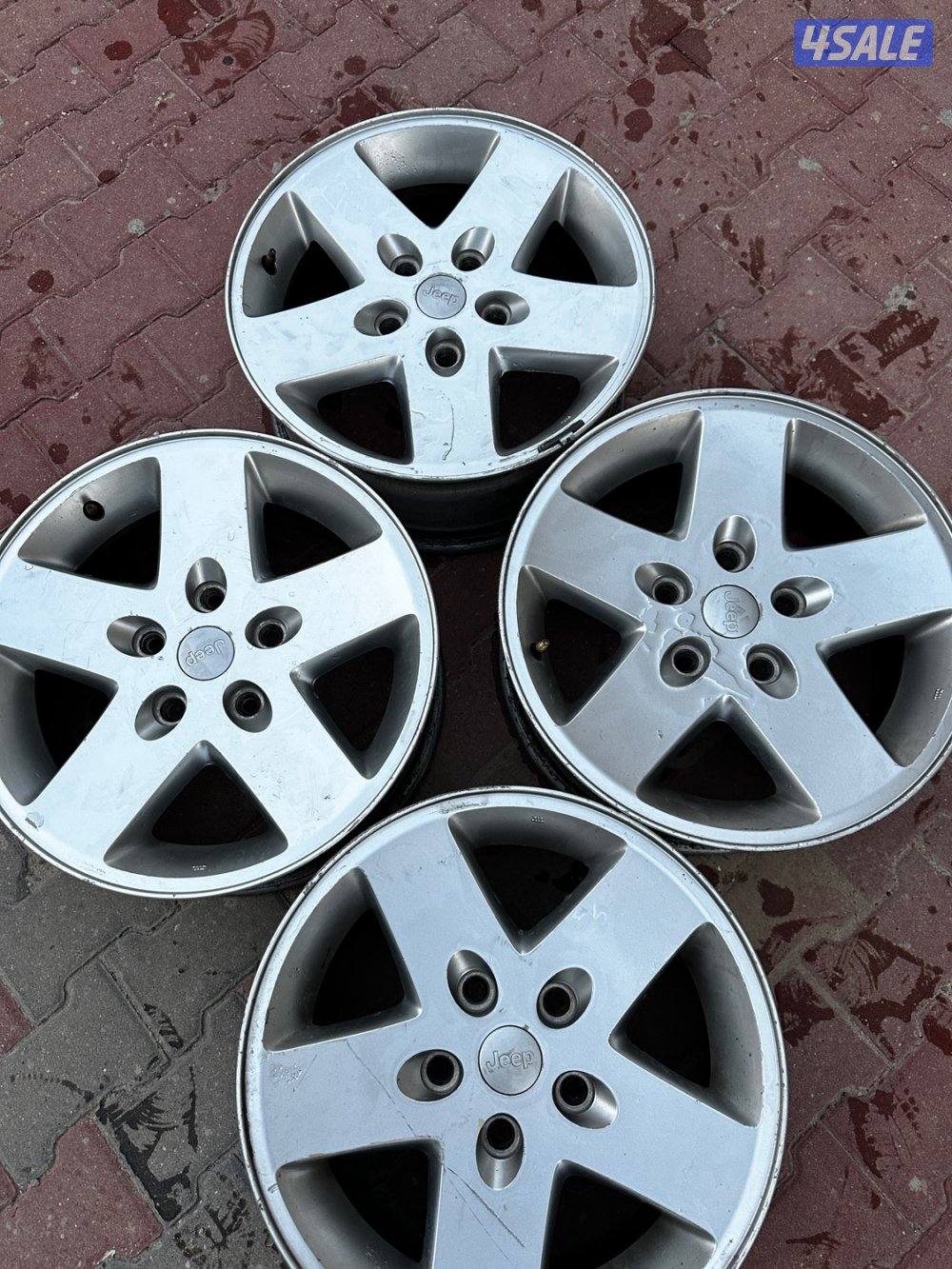 للبيع 4 رنقات وكاله للجيب رانقلر و 4 تواير دونلوب AT202