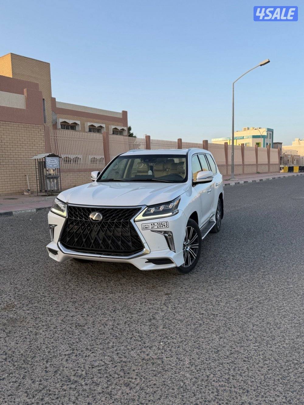 لكزسF سبورت كامل المواصفات سيرفس منتظم في الوكاله  شرط الفحص بلكامل0