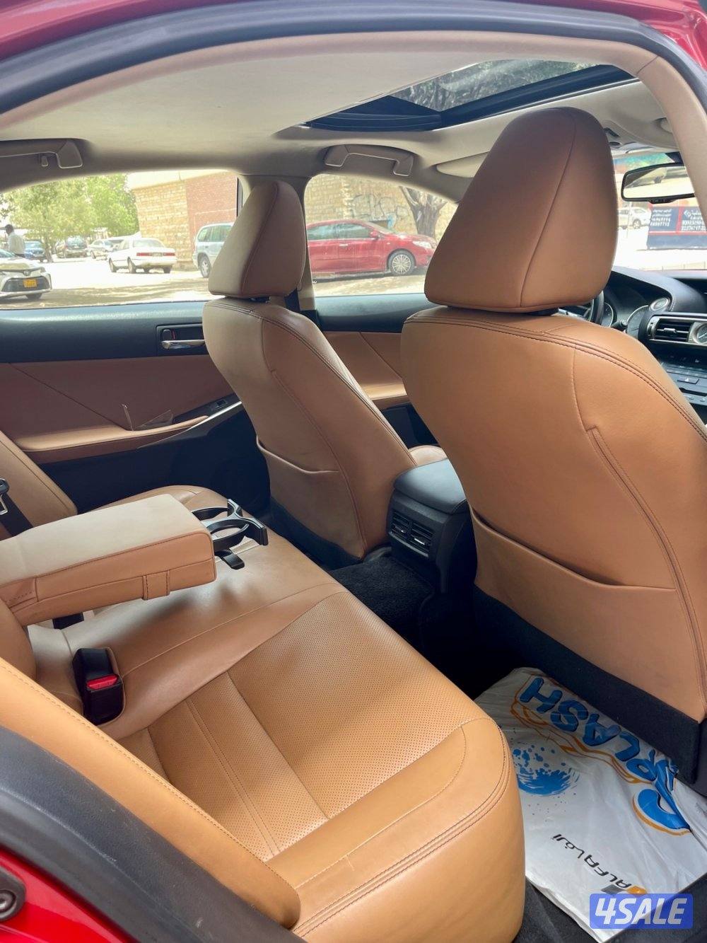 لهواة الحالات النادرة بحالة الوكالة لكزس IS موديل 2016 عداد فقط 14010