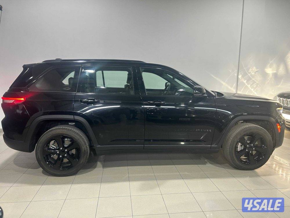 Jeep Grand Cherokee Altitude0