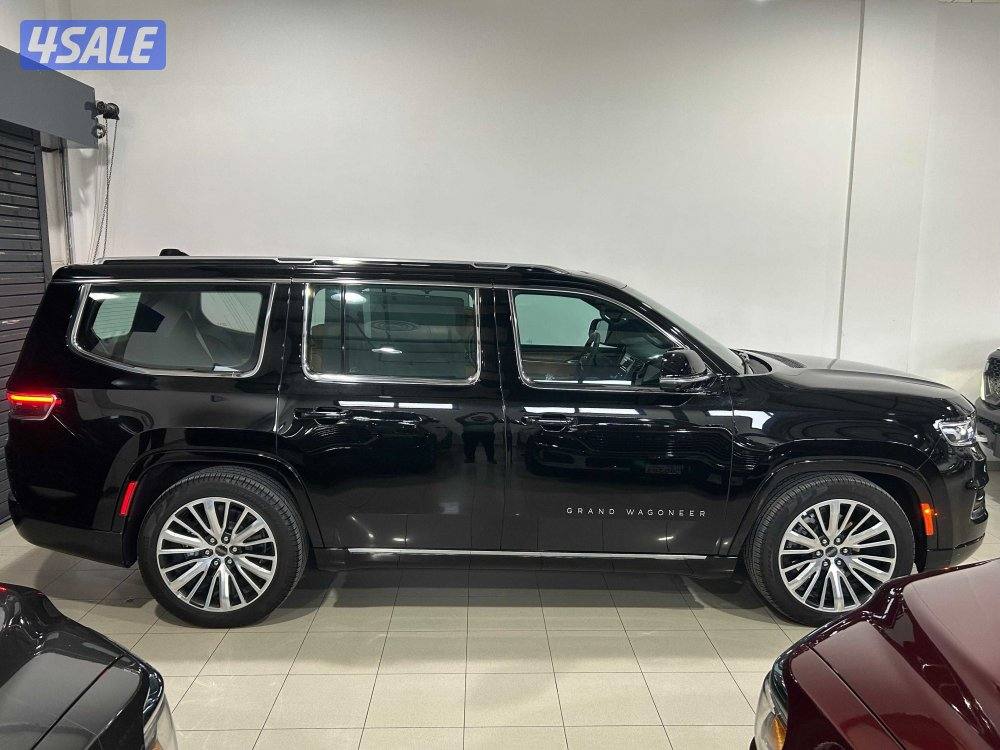 Jeep Grand Wagoneer Series III0