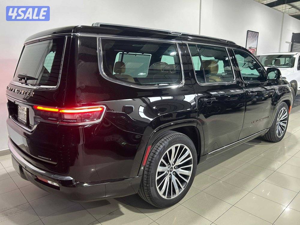 Jeep Grand Wagoneer Series III2