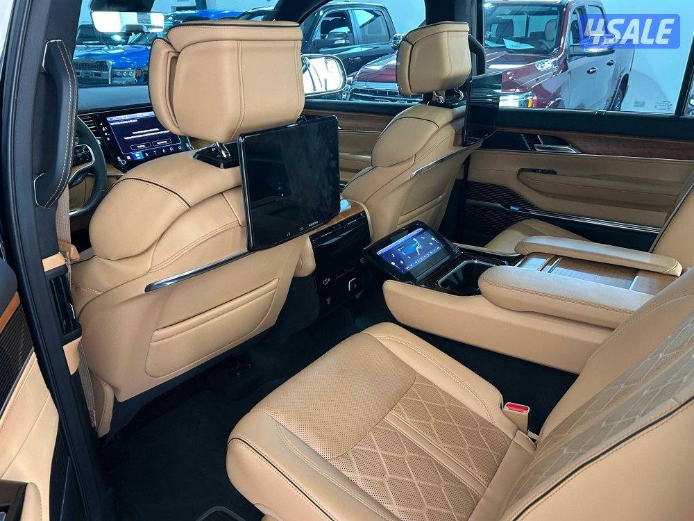 Jeep Grand Wagoneer Series III6