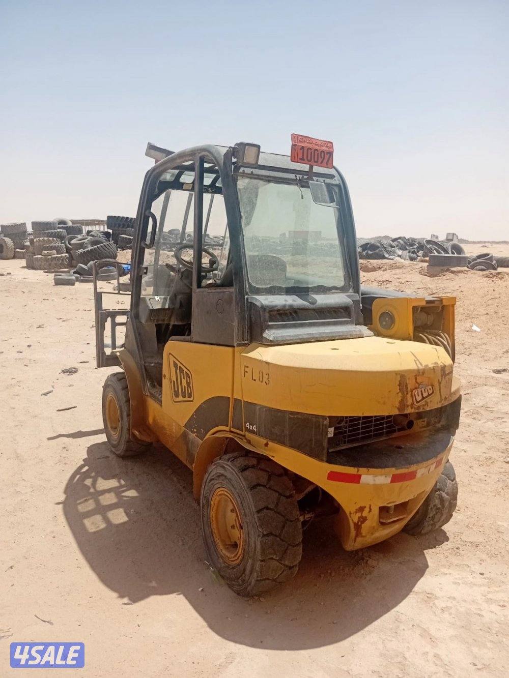 للبيع فوركلفت JCB موديل 2010 يشيل 3طن 🏗️ عددهم 2 فور كلفت0