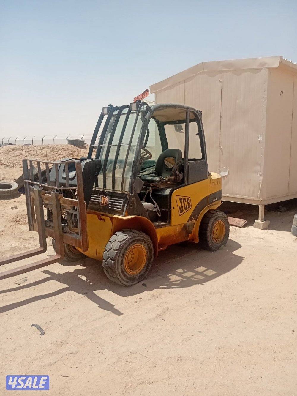 للبيع فوركلفت JCB موديل 2010 يشيل 3طن 🏗️ عددهم 2 فور كلفت1