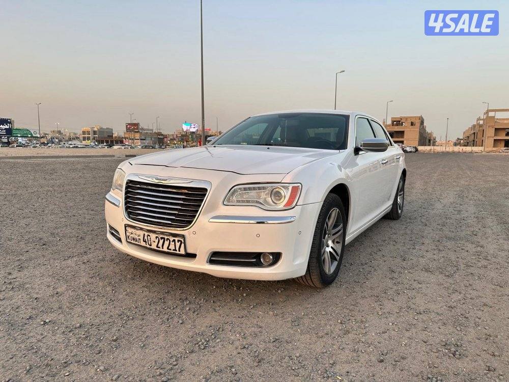كرايزلر C 300 بحالة ممتازة1