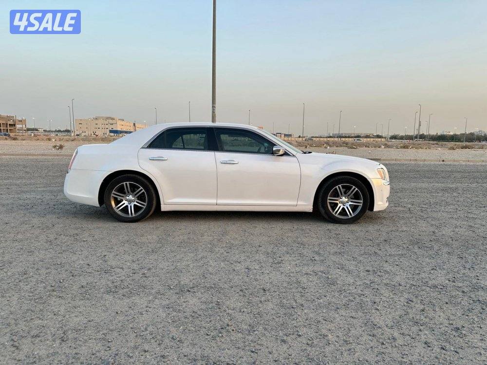 كرايزلر C 300 بحالة ممتازة5
