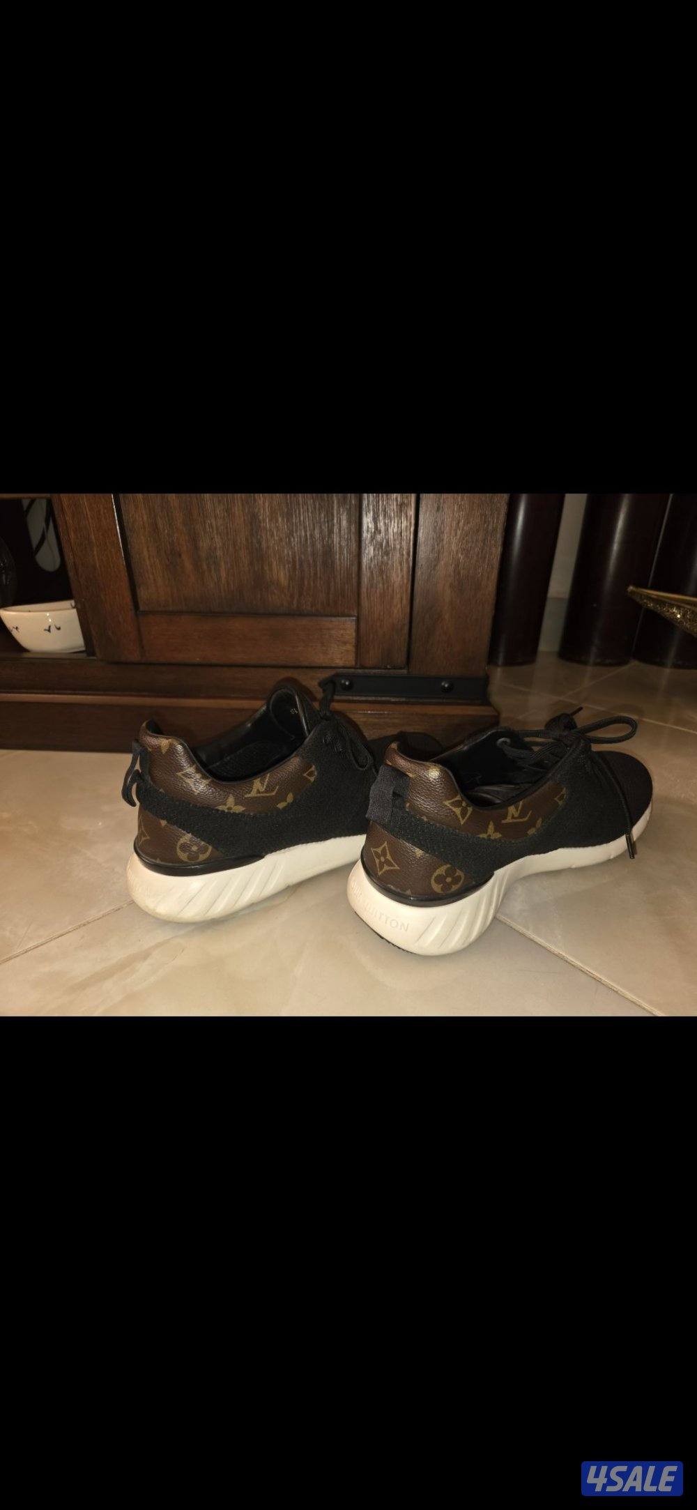 جوتي LV مقاس ٤١ لون اسود0