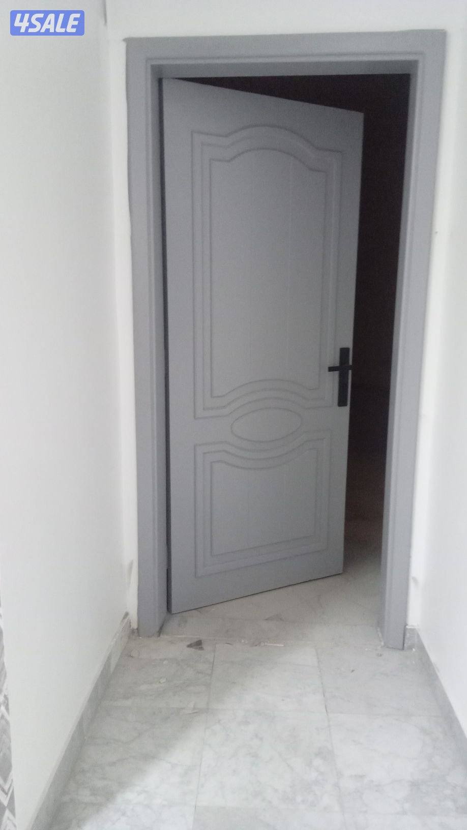 پاکستانی نجار صباغ باب ریسی کبتات فق وتركيب صیانہ غير لون معلم خالد1