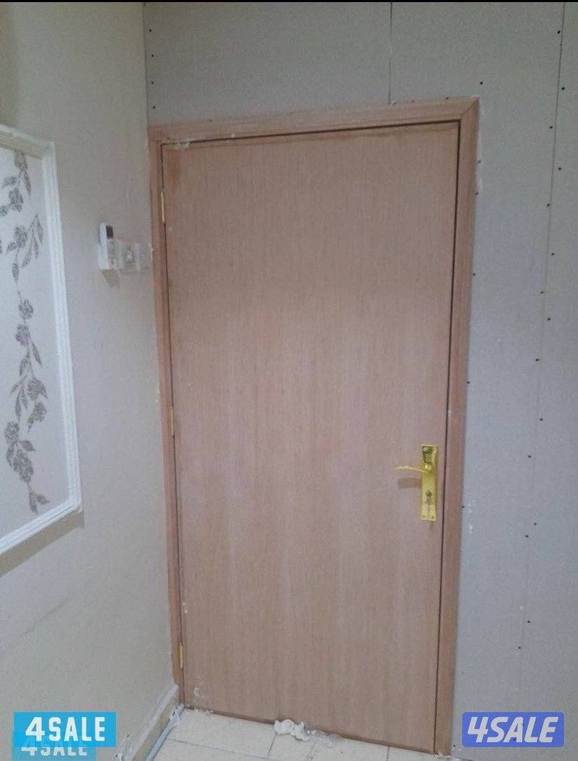 پاکستانی نجار صباغ باب ریسی کبتات فق وتركيب صیانہ غير لون معلم خالد6