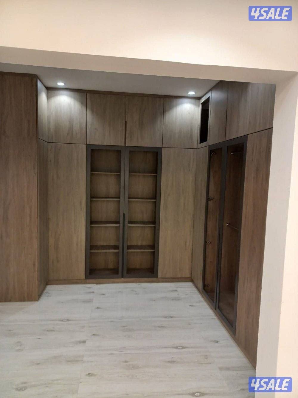 پاکستانی نجار صباغ باب ریسی کبتات فق وتركيب صیانہ غير لون معلم خالد5