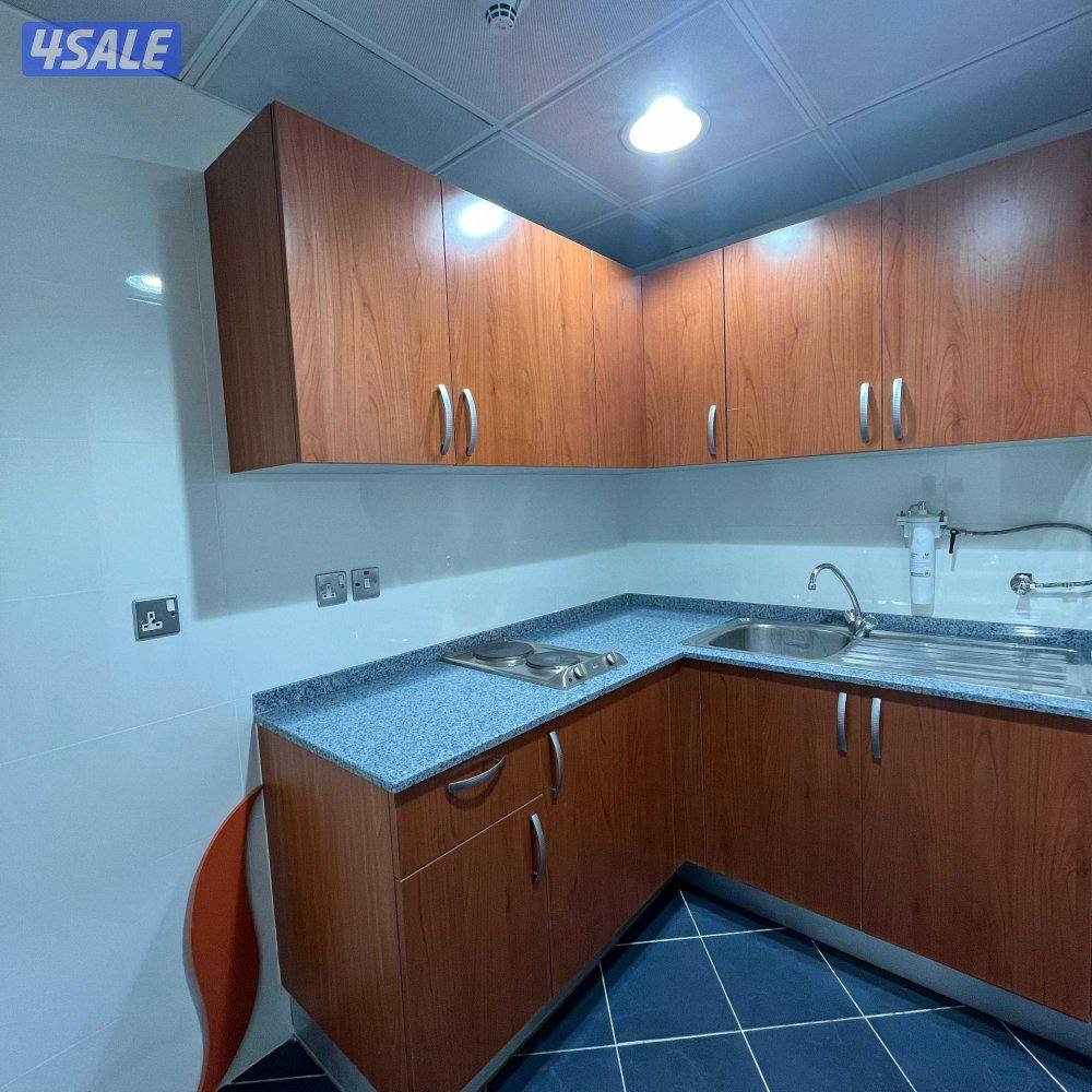 دور تجاري إطلالة بحرية للإيجار في شرق4