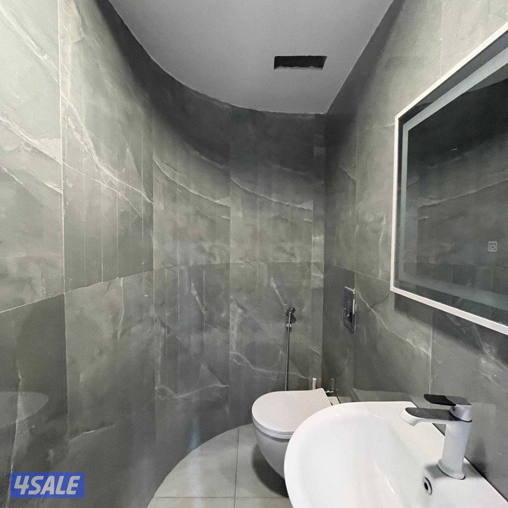 دور تجاري إطلالة بحرية للإيجار في شرق5