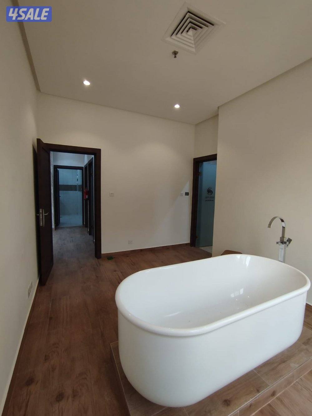 شقة تجاري للايجار تصلح صالون او اتيلية سيدات بالجابرية ق 3A9