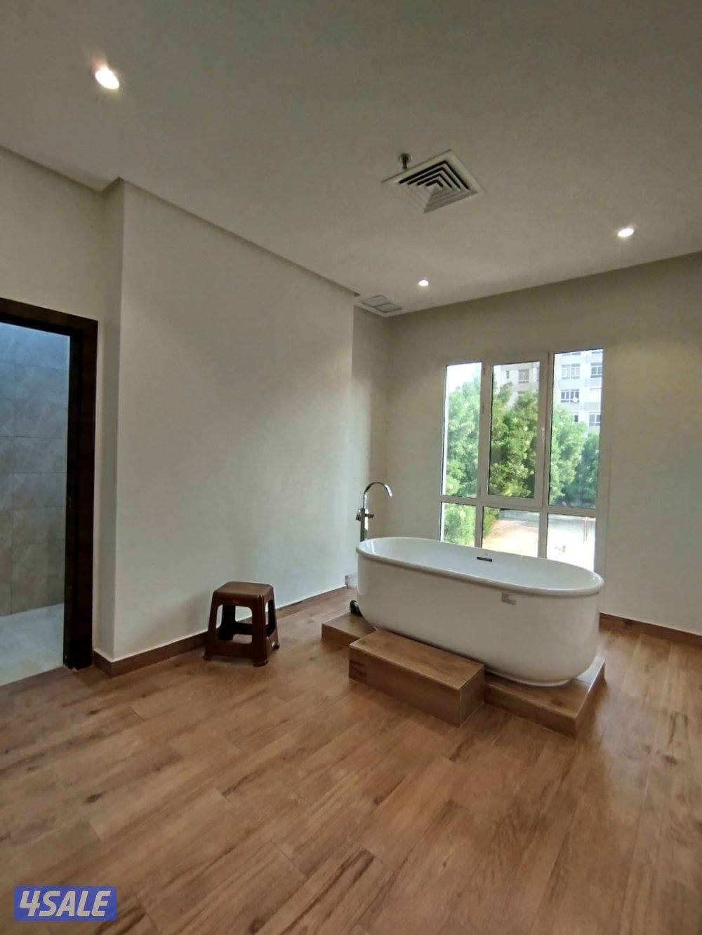 شقة تجاري للايجار تصلح صالون او اتيلية سيدات بالجابرية ق 3A10