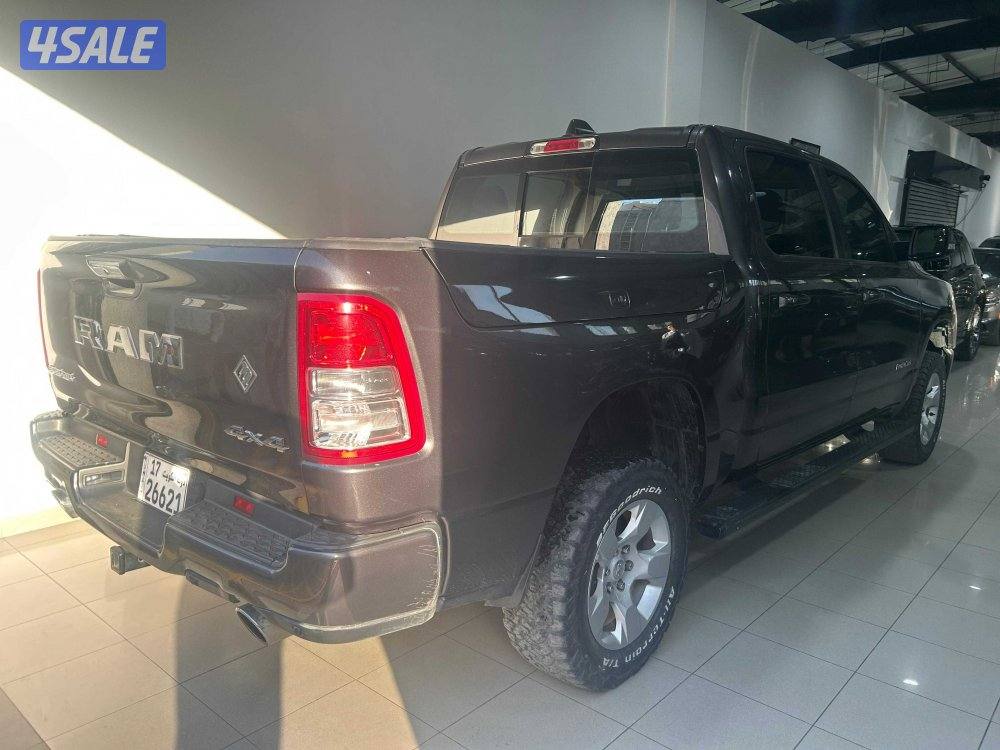 RAM 1500 Big Horn Crew Cab3