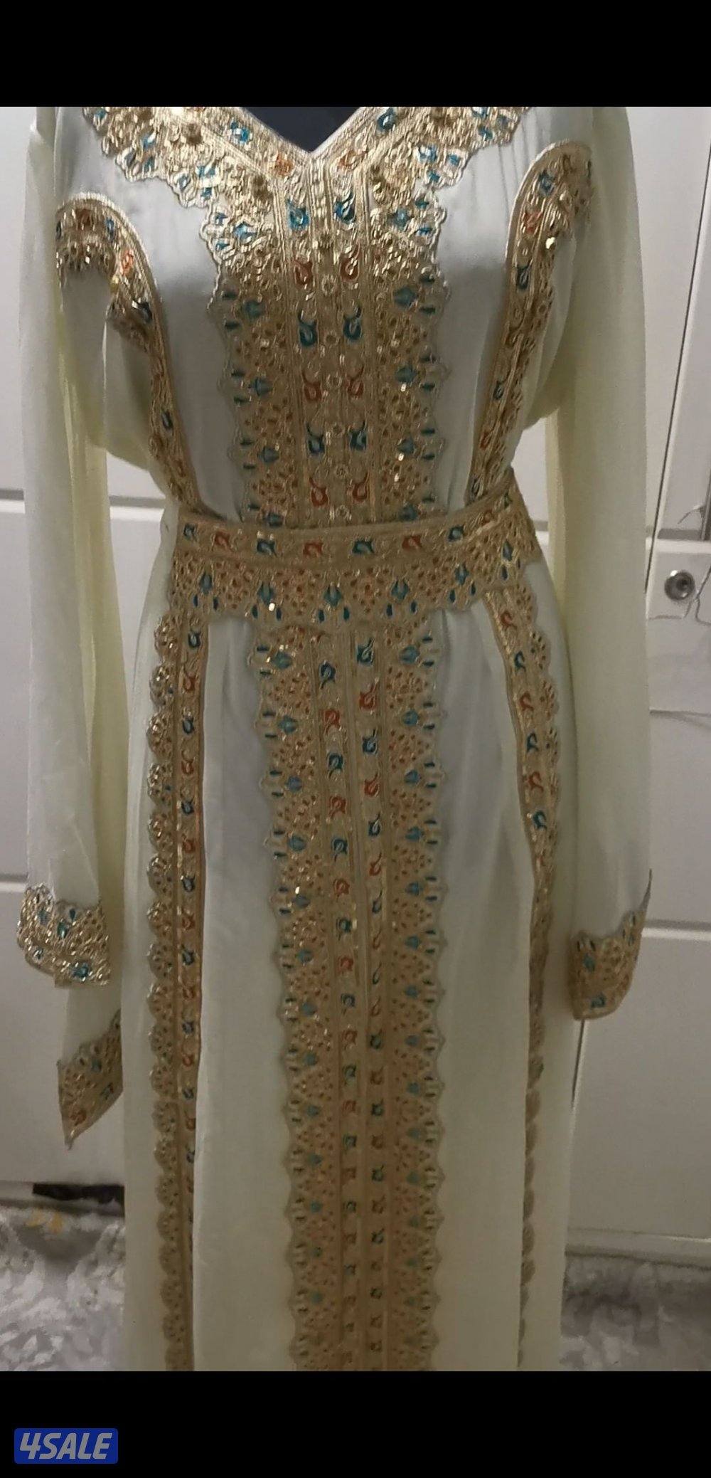 للبيع فساتين من مصممات لبسه وحده يصلحون حق العيد او استقبال8