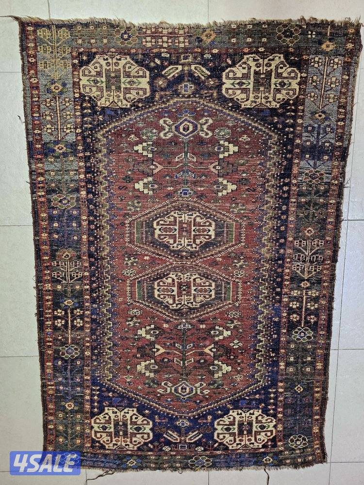 سجاد اثري صوف صناعة ايرانية يدوية، عمره
ما يقارب 180سنة1