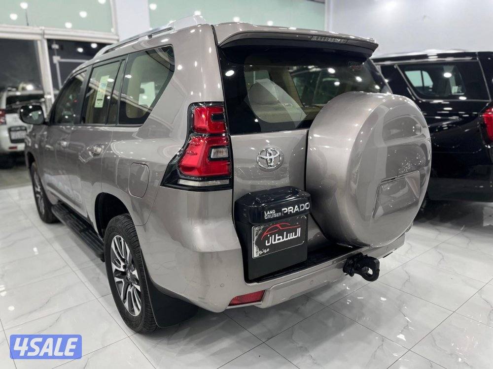 للبيع برادو TXL موديل ٢٠٢٢ وارد الوكاله عداد ١٠٠ألف كم3