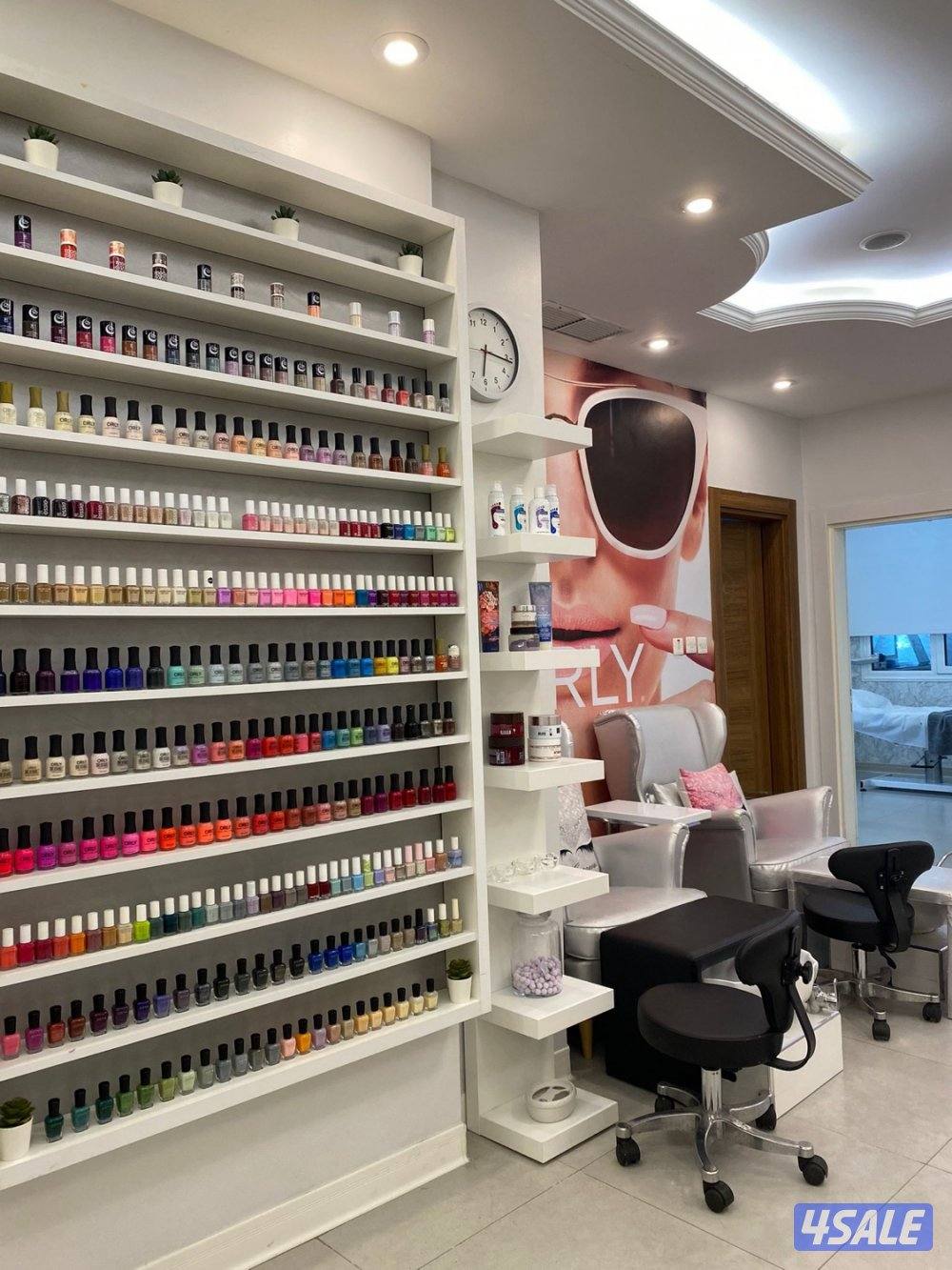 صالون نسائي للبيع0